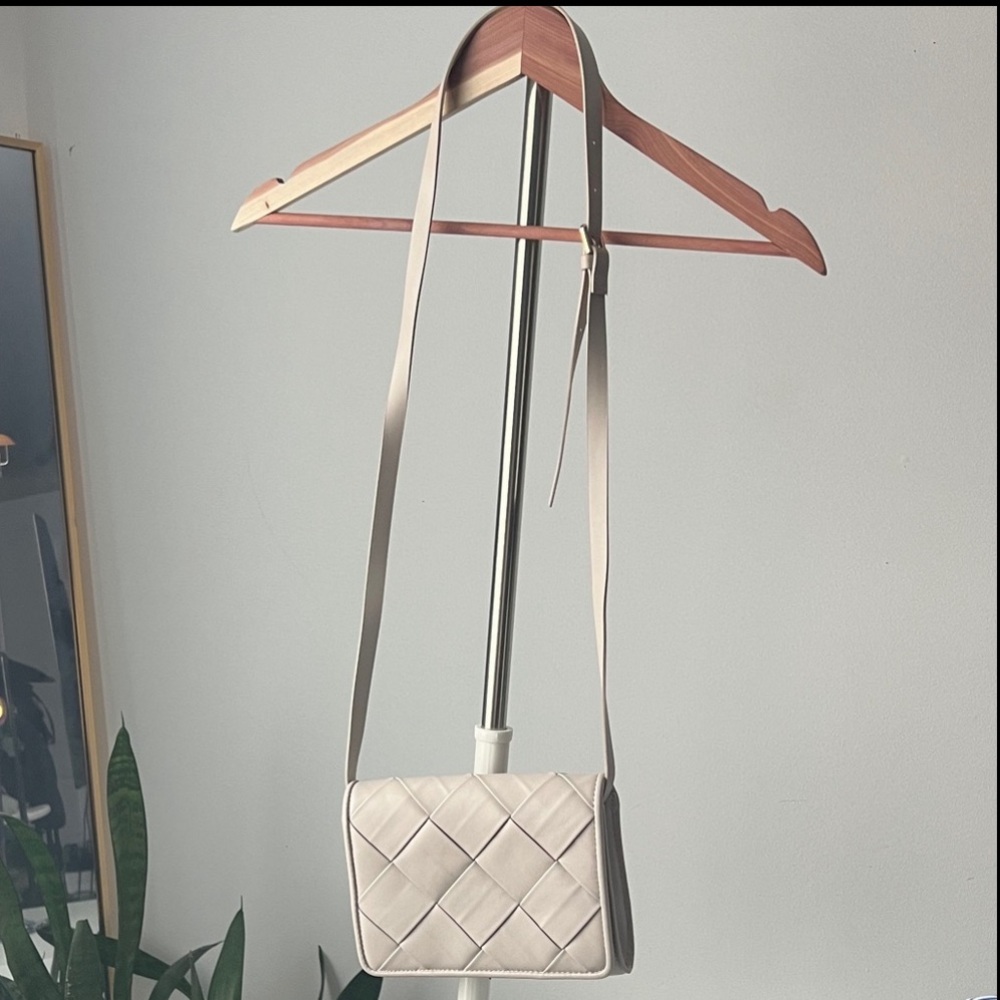 Like new H&M Elegant Cream Quilted Weaved Crossbody Bag